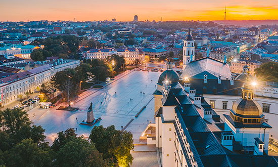 Vilnius Cathedral square.jpg